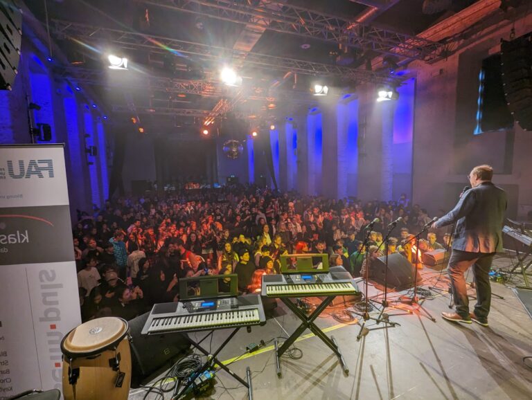 900 Schülerinnen und Schüler überzeugen auf der rock.im.puls-Bühne